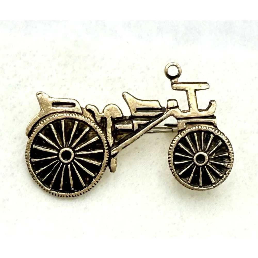 Vintage Horseless Carriage‎ Brooch Gold Tone Black Wheels Hong Kong Car Pin